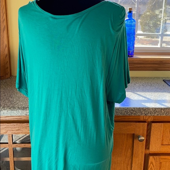 Soft rayon v neck tunic - Picture 3 of 4